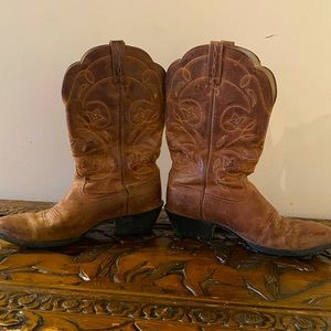 Ariat cowgirl boots